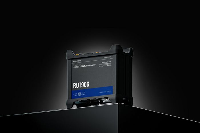 Teltonika Networks RUT906 Routeur 4G LTE Cat 4 WiFi Dual SIM avec GNSS, interfaces série RS232/RS485, Ethernet et I/Os pour IoT industriel