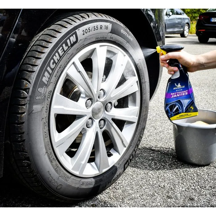 Michelin Nettoyant pour Jantes - Spray Puissant Dégraissant Élimine les Dépôts de Freins et Saletés Incrustées pour Tous Types de Jantes et Enjoliveurs