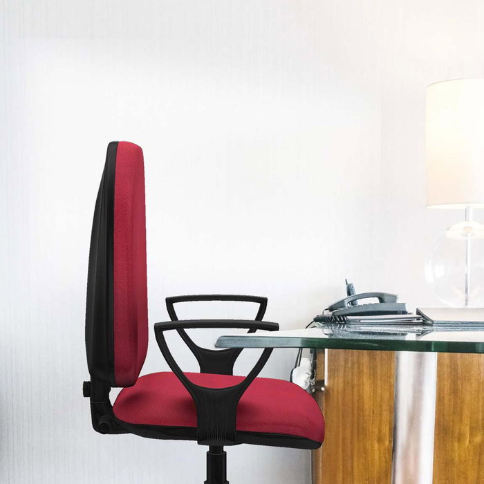 Chaise de bureau Aýna avec mécanisme Contact permanent de base, revêtue de tissu orange foncé. Équipée d'une base en polyamide noir, d'accoudoirs fixes et de roulettes en nylon de 50 mm. Chaise de bureau Aýna avec mécanisme Contact permanent de base, revêtue de tissu orange foncé. Équipée d'une base en polyamide noir, d'accoudoirs fixes et de roulettes en nylon de 50 mm.