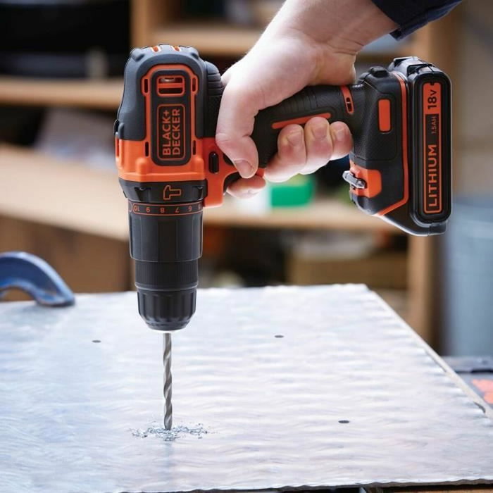 Black + Decker BDCHD18S32-QW Perceuse à percussion sans fil 18V avec batterie 1,5Ah et 32 accessoires Black + Decker BDCHD18S32-QW Perceuse à percussion sans fil 18V avec batterie 1,5Ah et 32 accessoires