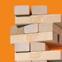 Hasbro Games Jenga G1499 - Jeu de société de construction de tours avec défis en ligne - Version portugaise et espagnole - À partir de 6 ans