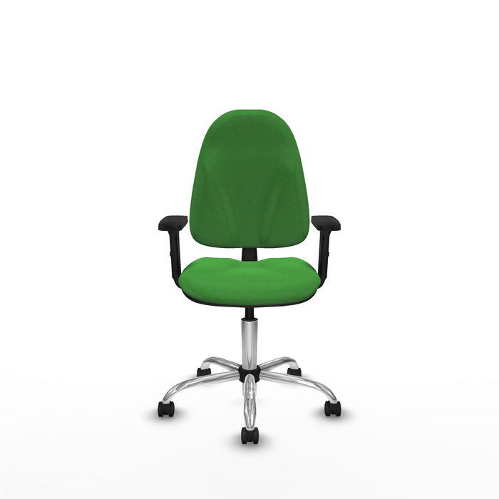 Chaise de bureau Algarra avec mécanisme de contact permanent de base, recouverte de tissu vert. Équipée d'une base chromée, d'accoudoirs 2D et de roulettes autobloquantes