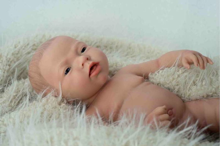 Muñecas Arias Arias Aitana - Poupée Reborn réaliste fille 40 cm en silicone avec table à langer et bavoir - Design espagnol