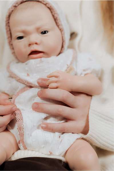 Muñecas Arias Arias Aitana - Poupée Reborn réaliste fille 40 cm en silicone avec table à langer et bavoir - Design espagnol