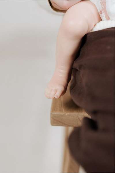 Muñecas Arias Arias Aitana - Poupée Reborn réaliste fille 40 cm en silicone avec table à langer et bavoir - Design espagnol
