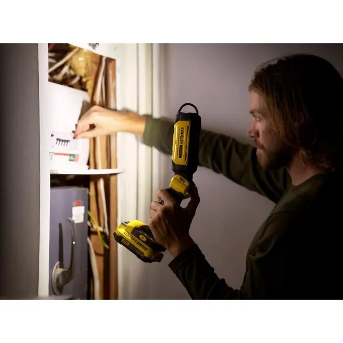 Stanley Fatmax - Lampe Torche SFMCL050B-XJ - 18V - 3 LED 700 Lumens - Tête Pivotante 0-140° - Sans Batterie