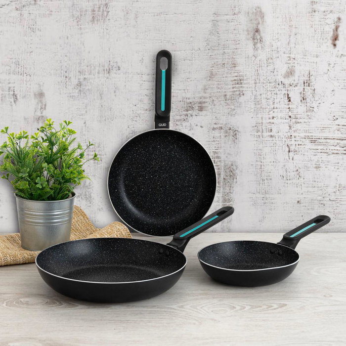 Quid Poêle en Aluminium Oasis 22 cm - Noir - Induction - Antiadhésif - Manche Ergonomique