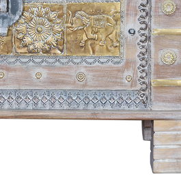GINER Y COLOMER - Baûl de Mango Vieilli Blanc - Coffre en Bois Massif avec Détails en Bronze - Ouverture Supérieure - Meuble Artisanal