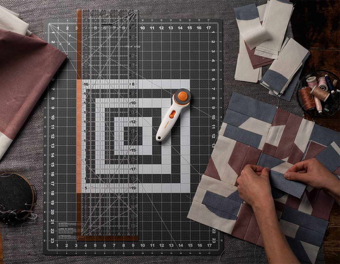 Fiskars Jeu de couture MAXI avec tapis de découpe, règle et cutter rotatif