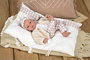 Muñecas Arias Aria - Poupée de poids élégance avec coussin, 40 cm, corps souple, espagnol