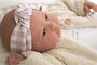 Muñecas Arias Aria - Poupée de poids élégance avec coussin, 40 cm, corps souple, espagnol