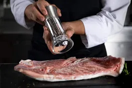 Bisetti Dualbig - Moulin 2-en-1 Sel et Poivre - En acrylique et inox - 19 cm de diamètre - Fabriqué en Italie