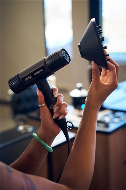 Wahl 4321-0470 Vanquish - Sèche-cheveux professionnel avec moteur numérique haute vitesse, silencieux, léger et 3 accessoires magnétiques