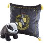 The Noble Collection Peluche Harry Potter Coffret Hufflepuff 20 cm avec Coussin 33 cm