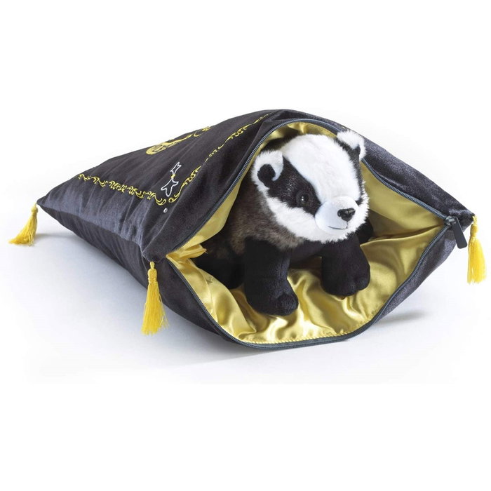 The Noble Collection Peluche Harry Potter Coffret Hufflepuff 20 cm avec Coussin 33 cm The Noble Collection Peluche Harry Potter Coffret Hufflepuff 20 cm avec Coussin 33 cm