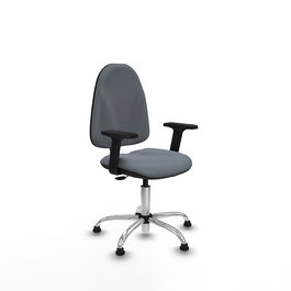 Chaise de bureau Algarra avec mécanisme de contact permanent de base, recouverte de tissu gris. Équipée d'une base chromée, d'accoudoirs 2D et de butées