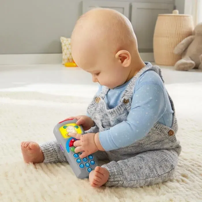 Fisher-Price - La Télécommande de Puppy - Jouet d'éveil musical pour bébés 6 mois et plus - Plus de 35 chansons, sons et phrases - Apprentissage chiffres et lettres - Modèle HXB87