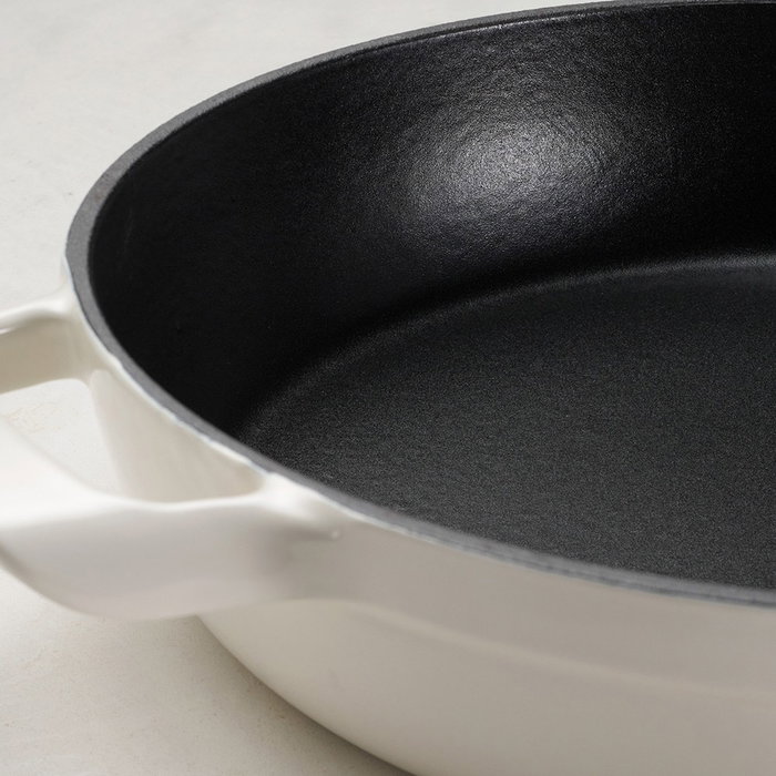 Tramontina Cazuela basse avec couvercle en fonte émaillée, Latte, 30 cm, 3,8 l Tramontina Cazuela basse avec couvercle en fonte émaillée, Latte, 30 cm, 3,8 l