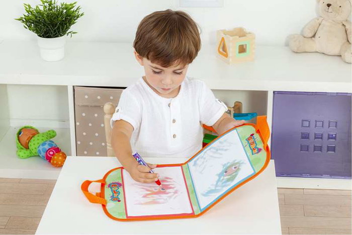 Molto - Mallette de dessin à eau Doodle 44x28 cm avec feutre - Jeu d'éveil enfants 3 ans et plus, tissu et plastique Molto - Mallette de dessin à eau Doodle 44x28 cm avec feutre - Jeu d'éveil enfants 3 ans et plus, tissu et plastique