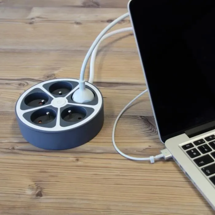 Chacon Multiprise de bureau 5 prises 16A 3680W avec interrupteur et câble 1,5m - Gris Chacon Multiprise de bureau 5 prises 16A 3680W avec interrupteur et câble 1,5m - Gris