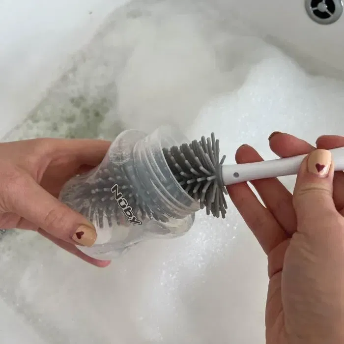 Nuby Brosse de Nettoyage 2 en 1 pour Biberon et Tétine avec Support et Égouttoir Hygiénique, Lavable au Lave-Vaisselle