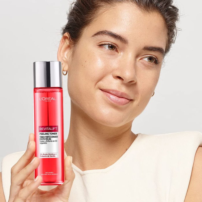 L'Oréal Paris REVITALIFT Tonique Effet Peeling à l'Acide Glycolique 180 ml L'Oréal Paris REVITALIFT Tonique Effet Peeling à l'Acide Glycolique 180 ml