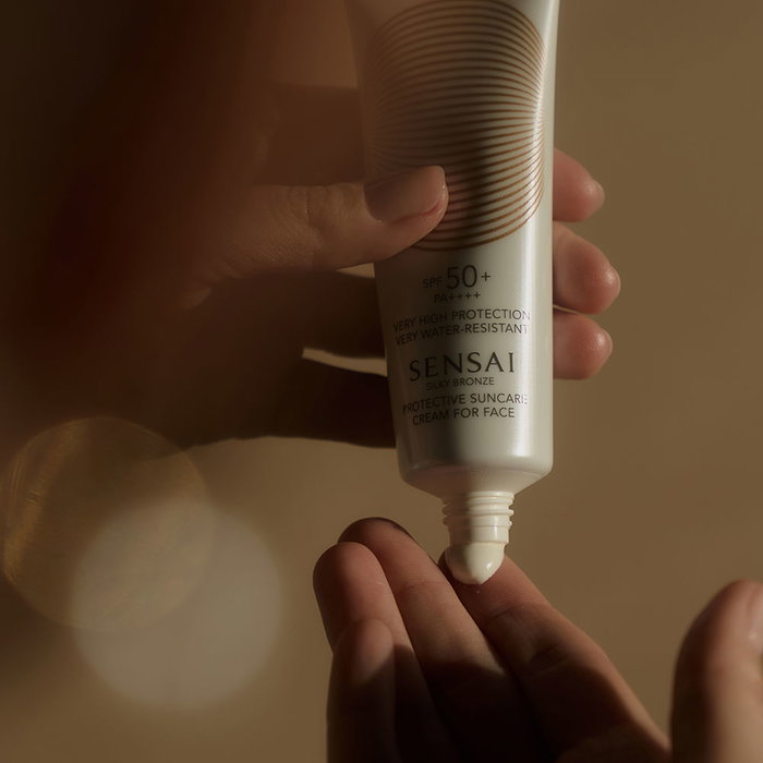 Sensai Crème Solaire Protectrice Visage SPF50+ 50ml Waterproof Haute Protection Crème Sensai Crème Solaire Protectrice Visage SPF50+ 50ml Waterproof Haute Protection Crème