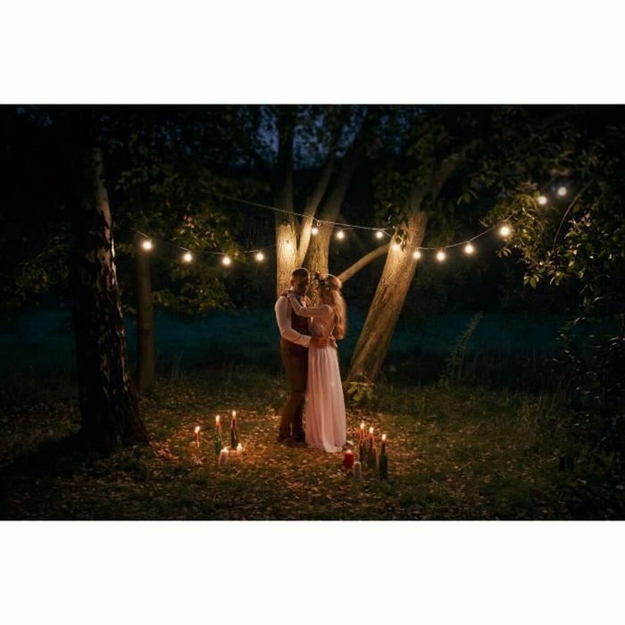 Lumisky Guirlande lumineuse LED Link Me Light - 10 ampoules E27 - blanc chaud - 5m - noir Lumisky Guirlande lumineuse LED Link Me Light - 10 ampoules E27 - blanc chaud - 5m - noir