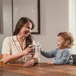 MAM Biberons Easy Active Lot de 2 - Tétine Débit X - Pour bébé +6 mois - 330 ml - Couleurs Berry & Pearl