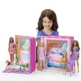 Barbie Maison de vacances HRJ77 - Coffret pliable avec poupée Barbie, 4 zones (cuisine, salle de bains, chambre, cinéma) et 11 accessoires - Jouet pour enfants dès 3 ans
