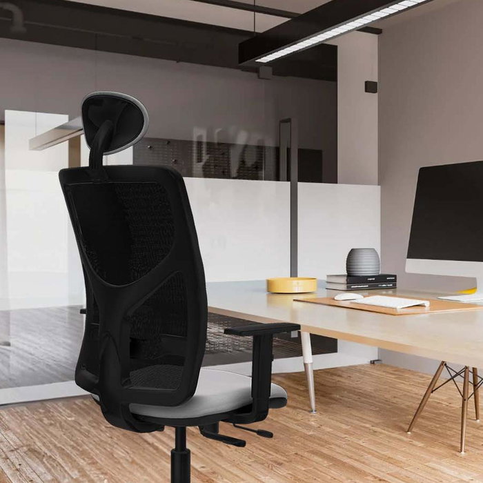 Silla de oficina Motilla con mecanismo Sincro/Traslack tapizada con Tela color Negro. Equipada con lumbar 1D, Brazos 1D, Cabecero Fijo y Ruedas 65mm nailon