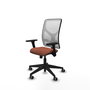 Chaise Motilla Synchro 3 positions tissu Marron Maille Blanc Base pyramidale noire Accoudoir 3D Sans appui-tête Roulettes 65mm pour moquette
