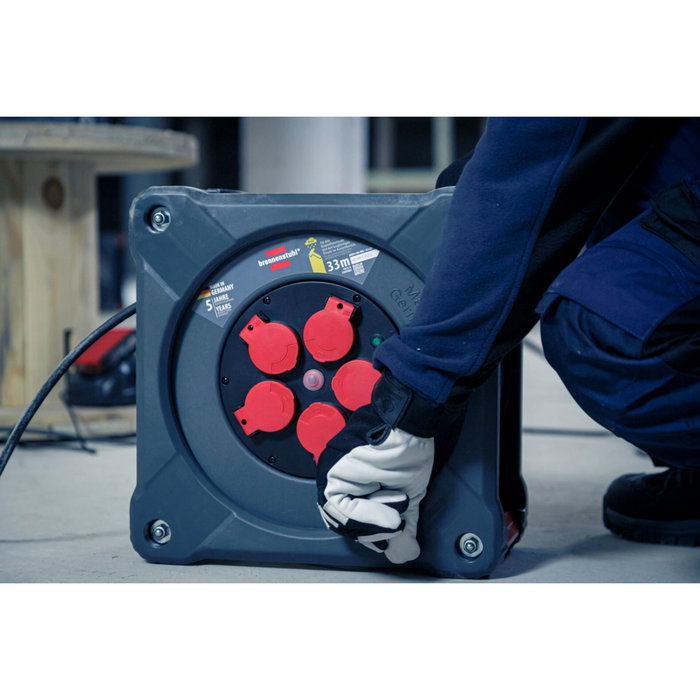 Brennenstuhl Prof. Cable Drum Cube K - Dévidoir de câble 33m, 5 prises IP44 Brennenstuhl Prof. Cable Drum Cube K - Dévidoir de câble 33m, 5 prises IP44