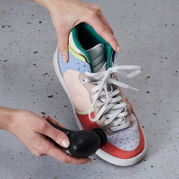 Je cherche une Idee Kit de 4 brosses pour chaussures en cuir