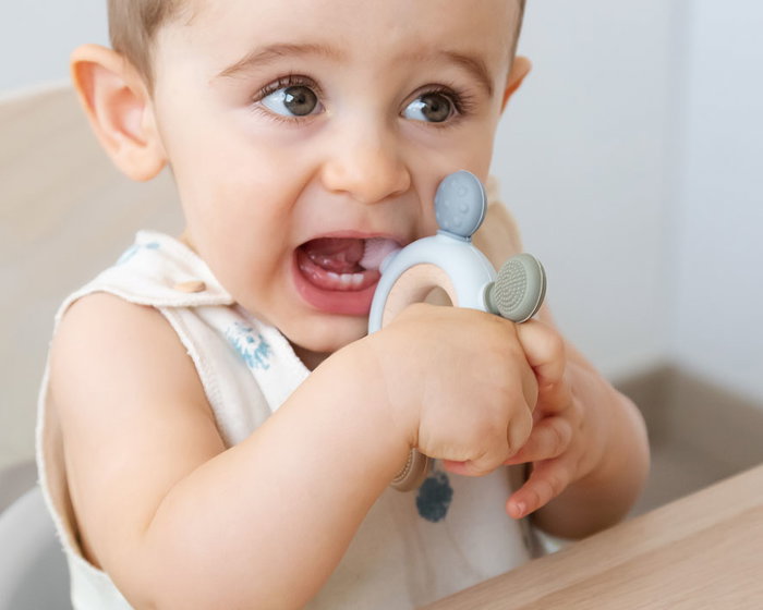 KioKids Mordedor Bébé Etoile en Bois et Silicone pour Dentition, Jouet Sensoriel pour Bébés de 3 Mois et Plus, Ecofriendly, Multicolore