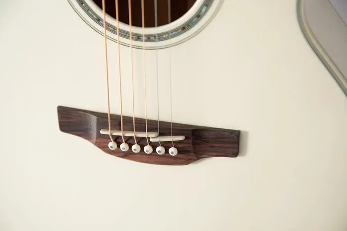TAKAMINE Guitare Électro-Acoustique GN37 Nex Cutaway Pearl White TAKAMINE Guitare Électro-Acoustique GN37 Nex Cutaway Pearl White