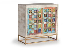 GINER Y COLOMER Buffet 2 portes avec détails en céramique - Meuble en bois de manguier et fer blanc vieilli - Blanc et multicolore