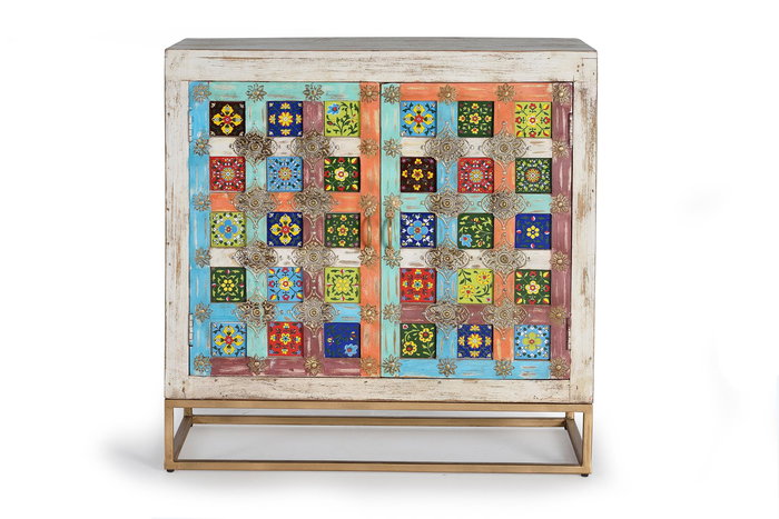 GINER Y COLOMER Buffet 2 portes avec détails en céramique - Meuble en bois de manguier et fer blanc vieilli - Blanc et multicolore