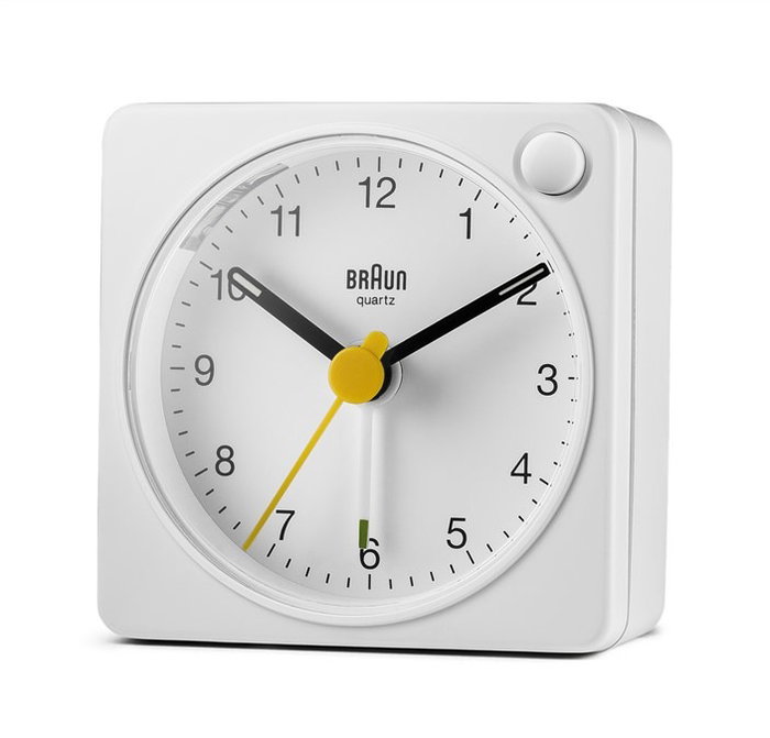 Braun BC-02-XW Réveil de voyage classique analogique blanc avec réveil progressif, aiguilles luminescentes et lumière de fond