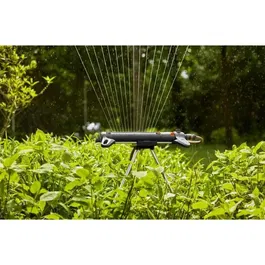 Gardena Arroseur oscillant AquaZoom M - Surface 250 m² - Portée 18 m - Filtre inox - Résistant UV et gel - Garantie 5 ans