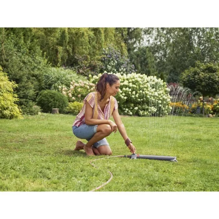 Gardena Arroseur oscillant AquaZoom M - Surface 250 m² - Portée 18 m - Filtre inox - Résistant UV et gel - Garantie 5 ans