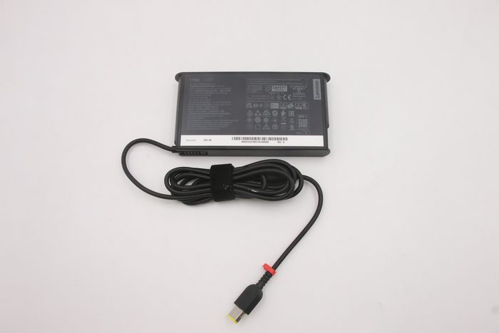 Lenovo Adaptateur secteur AC 170W, haute efficacité 89%, entrée 100-240Vac, conception 3 phases, pour appareils Lenovo Lenovo Adaptateur secteur AC 170W, haute efficacité 89%, entrée 100-240Vac, conception 3 phases, pour appareils Lenovo