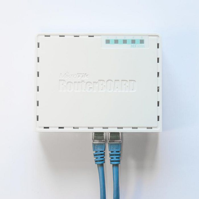 MikroTik RB750Gr3 hEX Routeur Gigabit 5 Ports, CPU Dual-Core 880 MHz MT7621A, 256 Mo RAM, Port USB, Slot MicroSD