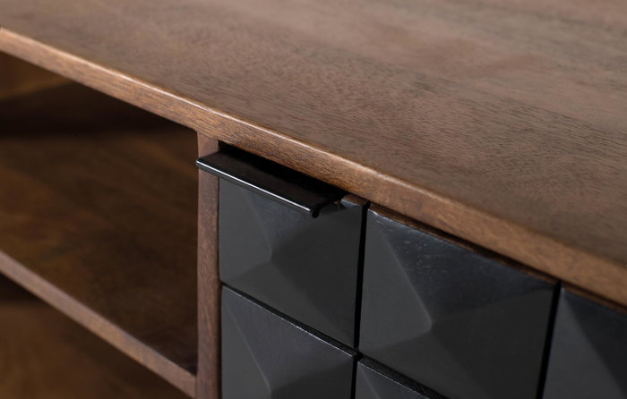 GINER Y COLOMER Meuble TV 150 cm en bois de manguier avec finition noisette, portes noires géométriques et pates dorées, Fabrication artisanale