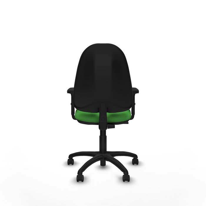 Chaise de bureau Algarra avec mécanisme de contact permanent de base, rembourrée de tissu vert. Équipée d'une base en polyamide noir, d'accoudoirs 2D et de roulettes pour parquet