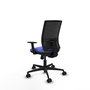Chaise Yunquera Synchro 4 positions tissu Bleu clair Maille Noir Base en nylon noir Accoudoir 1D Sans appui-tête Roulettes 65mm nylon