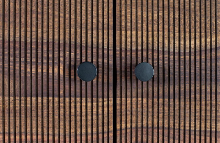 GINER Y COLOMER - Armoire 2 portes en palissandre et bois de manguier avec pieds métal - Brun noir - 150x80x45 cm