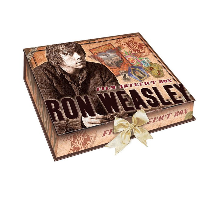 The Noble Collection Harry Potter - Coffret Souvenirs Ron Weasley : Patch Gryffondor, Carte Hurleuse, Affiche Quidditch, 20x28cm The Noble Collection Harry Potter - Coffret Souvenirs Ron Weasley : Patch Gryffondor, Carte Hurleuse, Affiche Quidditch, 20x28cm