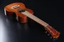 LAG Ukelele Tiki Uku Tenor en Sapelli avec Satiné - 432 mm - Étui Inclus