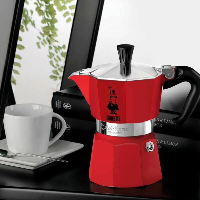 Bialetti Moka Express Rouge - 6 Tasses (300 ml) - Cafetière Italienne Bialetti Moka Express Rouge - 6 Tasses (300 ml) - Cafetière Italienne